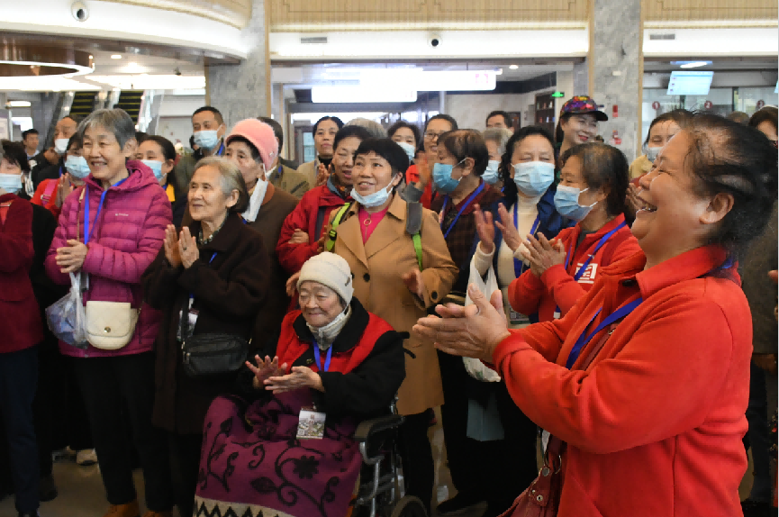 “大宝贝”回家——市中医院组织退休职工  看发展 叙感怀