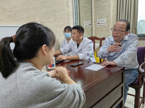 泸州人的专属福利！本月25日锁定这两位“白大褂”